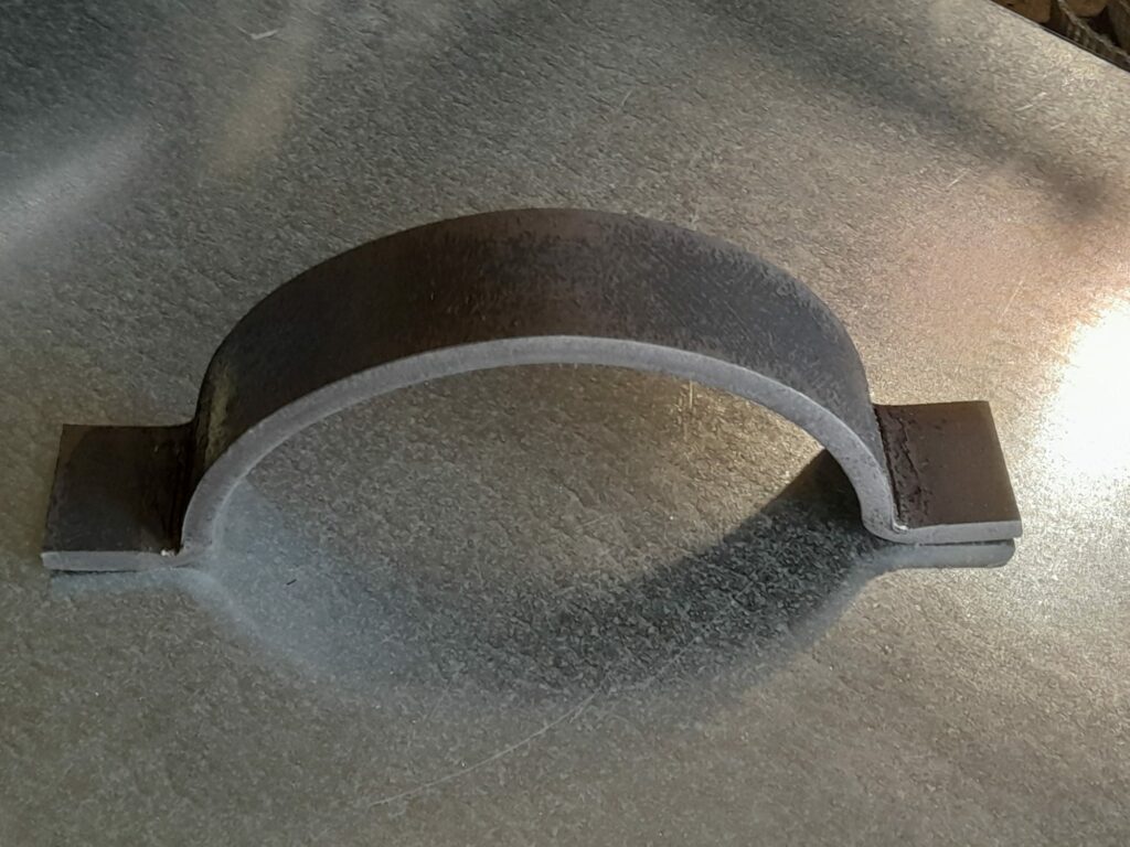 Brida de 200 mm de diametro en pasamano de 50x10 mm