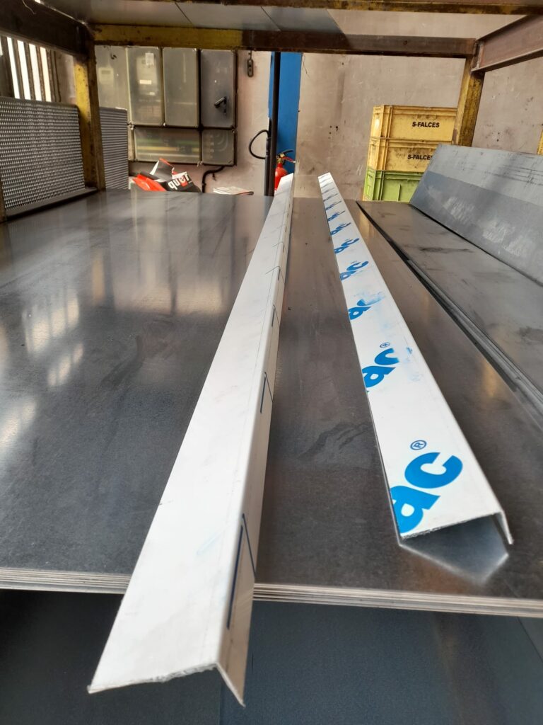 angulos en aluminio blanco de 1,5 mm