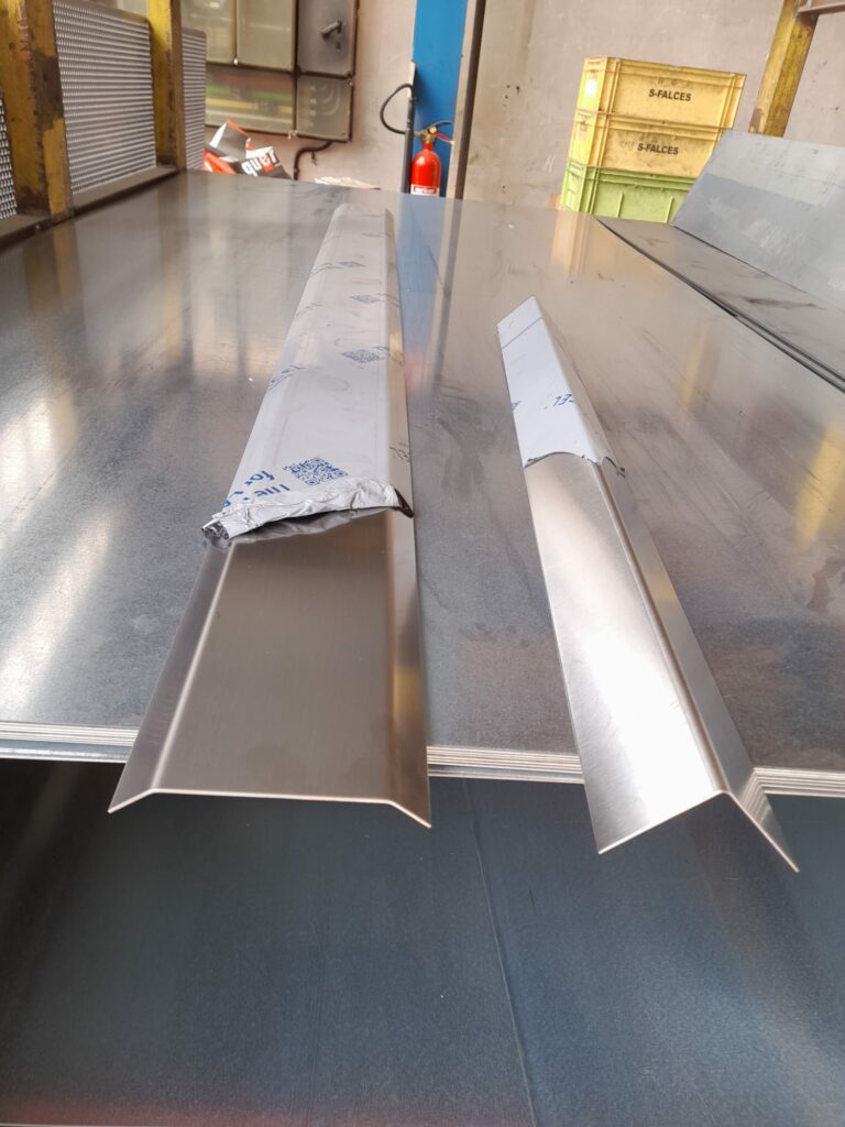 perfiles en inoxidable satinado